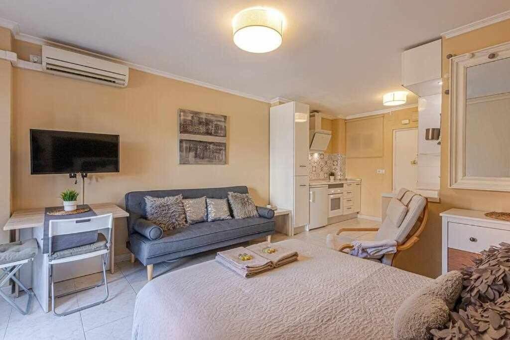 797 Holiday Rentals - Equipado Estudio Cerca Del Parque La Paloma Benalmádena Buitenkant foto